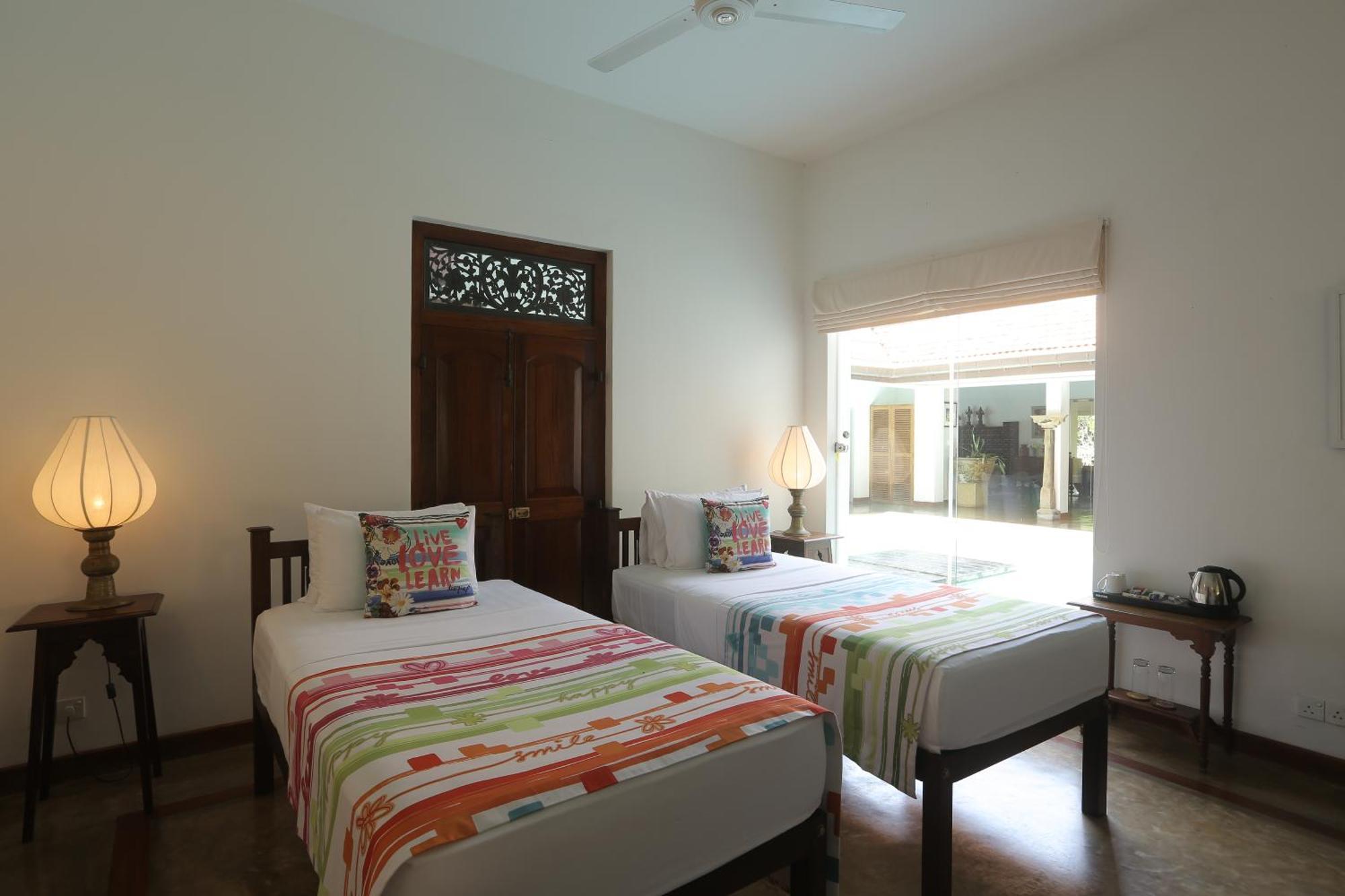 Villa Hundira Negombo Bagian luar foto